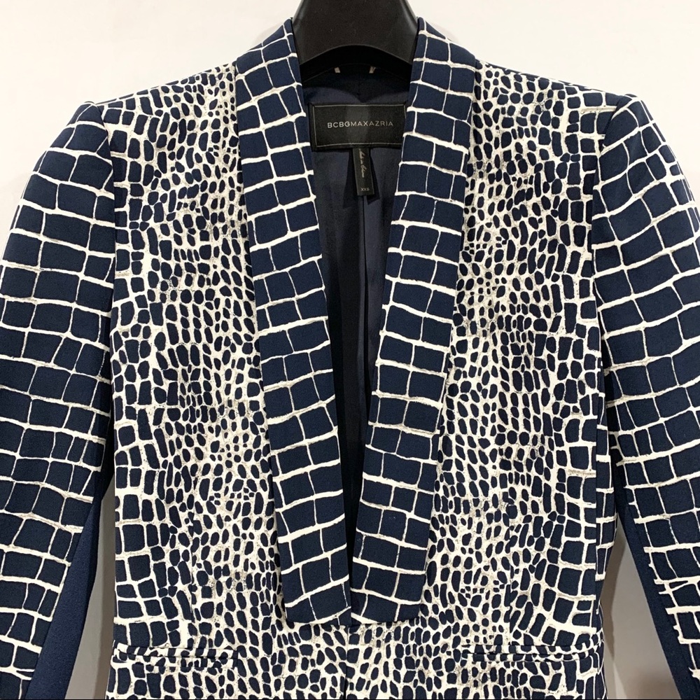 BCBG Super Chic Navy & White Blazer - Picture 2 of 6